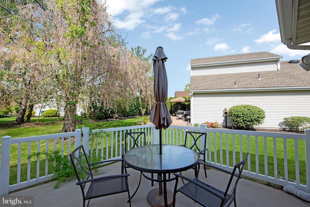 view of patio with outdoor dining space