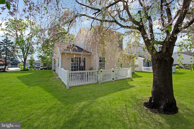 view of yard featuring fence