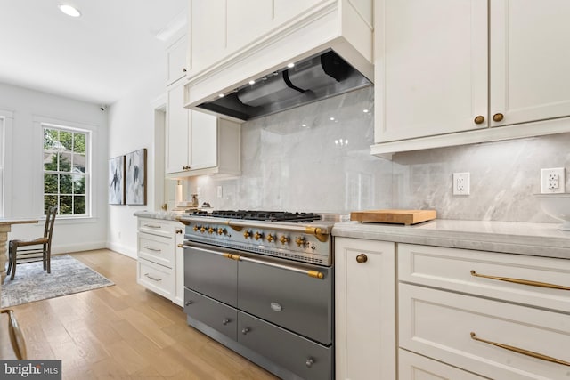 9850 Jerry Ln, Vienna, VA 22180 - kitchen featuring high end range, custom exhaust hood, light countertops, backsplash, and light wood-style floors