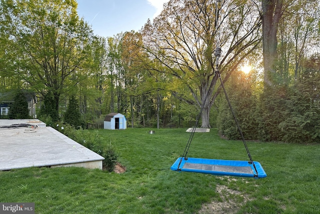 9850 Jerry Ln, Vienna, VA 22180 - view of home's community featuring a shed, a yard, and an outdoor structure