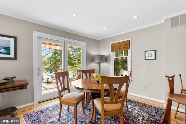 735 Dividing Rd, Severna Park, MD 21146 - dining room featuring light wood-style floors, recessed lighting, crown molding, and baseboards