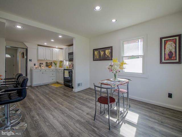 112 Jackson Ave, New Castle, DE 19720 - dining room with recessed lighting, visible vents, baseboards, and dark wood-type flooring
