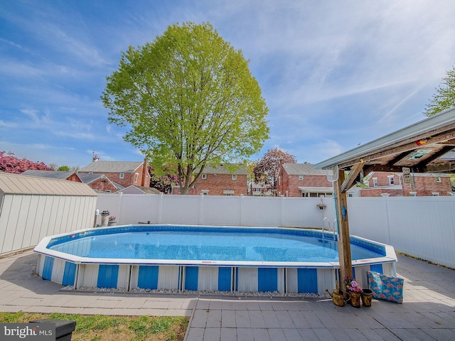 112 Jackson Ave, New Castle, DE 19720 - view of swimming pool featuring an outdoor structure, a fenced backyard, a fenced in pool, and a storage shed