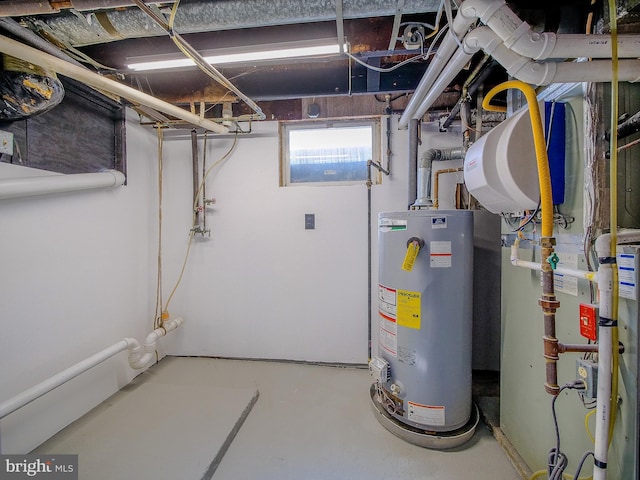 112 Jackson Ave, New Castle, DE 19720 - utility room featuring water heater
