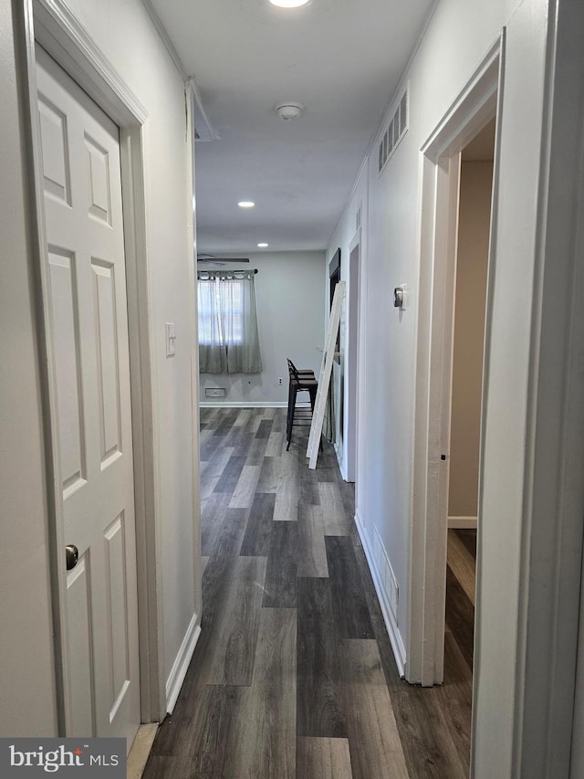 401 Timberline Dr, Mount Laurel, NJ 08054 - corridor featuring dark wood-style flooring, baseboards, and recessed lighting