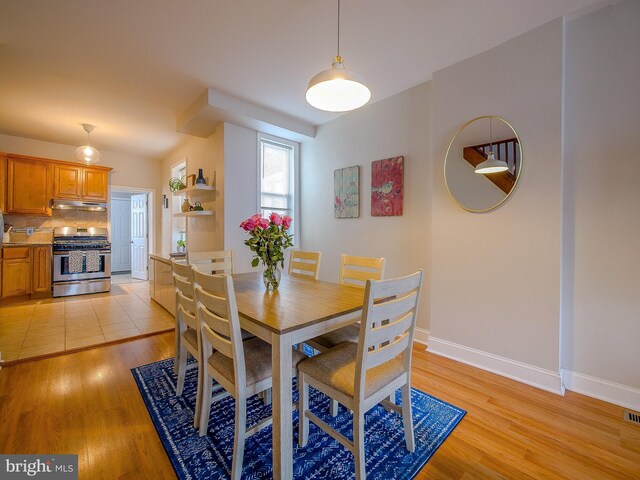 2905 Memphis St, Philadelphia, PA 19134 - dining room featuring light wood-type flooring and baseboards