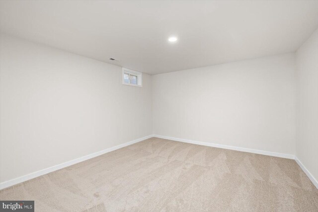 spare room with visible vents, baseboards, recessed lighting, and carpet