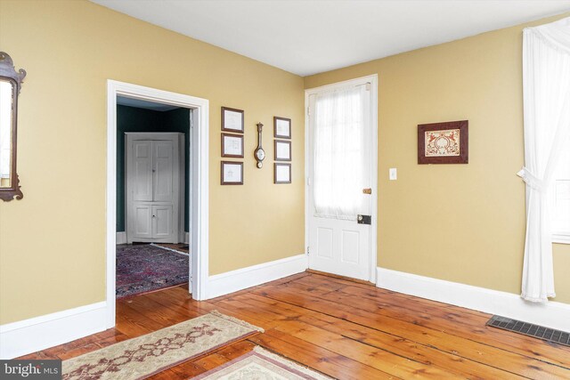 442 Ellisdale Rd, Crosswicks, NJ 08515 - entrance foyer with wood-type flooring, visible vents, and baseboards