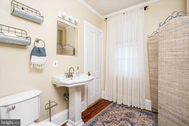 442 Ellisdale Rd, Crosswicks, NJ 08515 - full bath with baseboards, ornamental molding, toilet, a sink, and wood finished floors