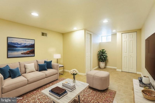 living area with recessed lighting, light tile patterned floors, visible vents, and baseboards