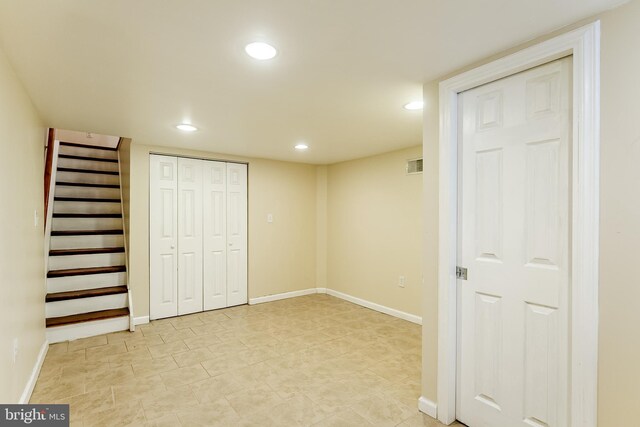 unfurnished bedroom featuring recessed lighting, visible vents, a closet, and baseboards