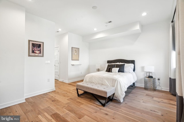 2237 N Hope St, Philadelphia, PA 19133 - bedroom with baseboards, recessed lighting, visible vents, and light wood-type flooring
