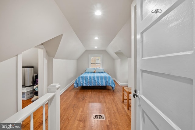 bedroom featuring light wood-style floors, lofted ceiling, baseboards, and recessed lighting