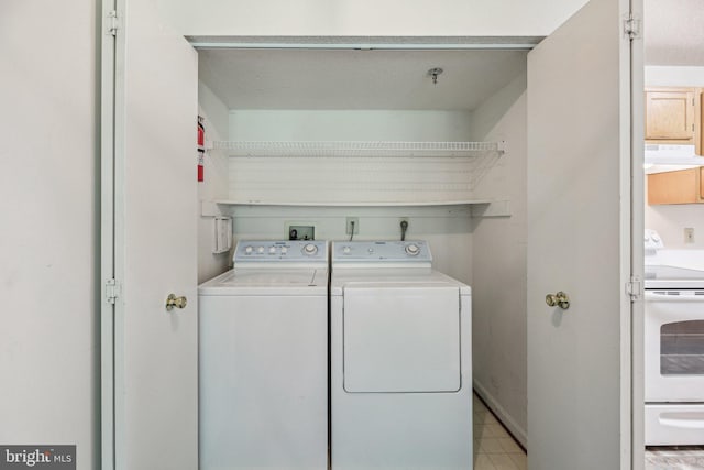 2715 Snowbird Ter Unit 4-28, Silver Spring, MD 20906 - laundry area featuring washing machine and dryer and baseboards