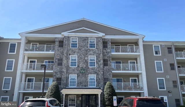 615 Brandon Rd, Norristown, PA 19403 - view of apartment building / complex