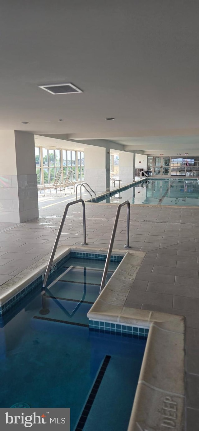 717 S Columbus Blvd Unit 1502, Philadelphia, PA 19147 - view of indoor community pool