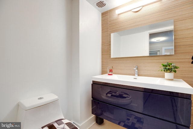 203 Yoakum Pkwy Unit 1520, Alexandria, VA 22304 - half bath with vanity, backsplash, toilet, and visible vents