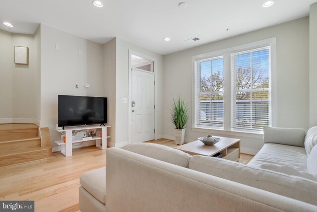 living area featuring recessed lighting, baseboards, and wood finished floors