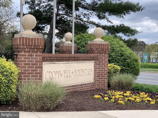 view of community / neighborhood sign