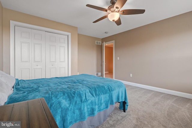 carpeted bedroom featuring visible vents, a ceiling fan, baseboards, and a closet