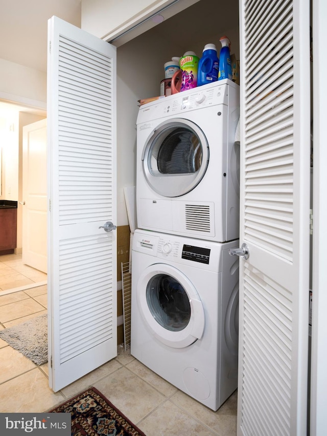 901 N Penn St Unit P506, Philadelphia, PA 19123 - clothes washing area with light tile patterned floors, stacked washer and dryer, and laundry area