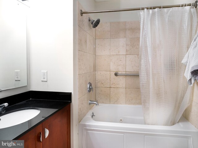 901 N Penn St Unit P506, Philadelphia, PA 19123 - full bath featuring shower / tub combo with curtain and vanity