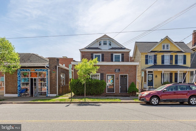view of front facade featuring brick siding