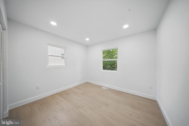 4403 Echo Ct, Woodbridge, VA 22193 - unfurnished room with light wood-style floors, baseboards, and recessed lighting