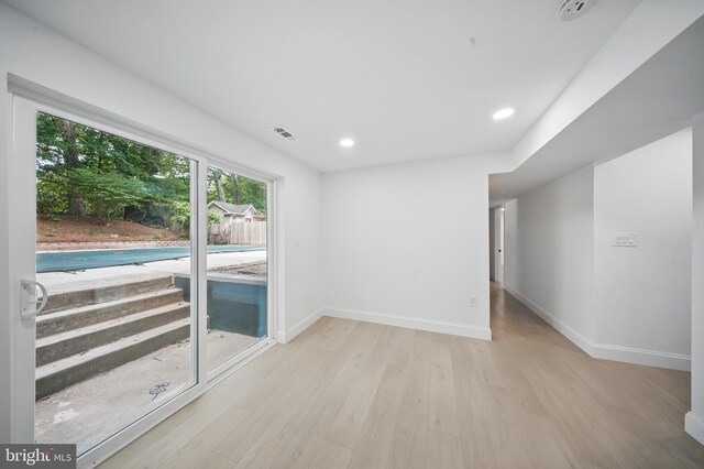 4403 Echo Ct, Woodbridge, VA 22193 - spare room with light wood-style floors, baseboards, recessed lighting, and a smoke detector