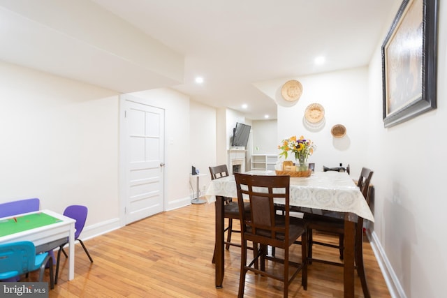 dining area with recessed lighting, baseboards, and light wood-style flooring