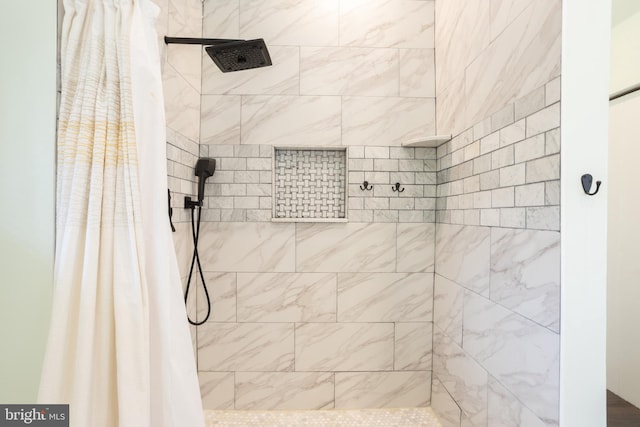 bathroom featuring tiled shower