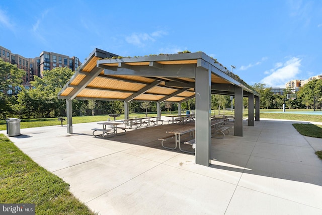 2865 S Abingdon St, Arlington, VA 22206 - surrounding community featuring a gazebo and a yard