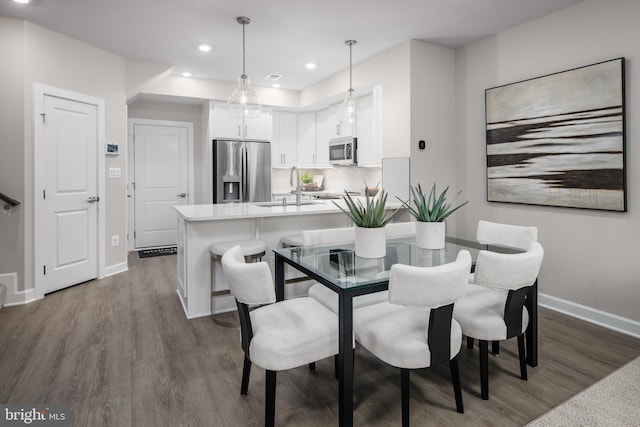 dining space featuring dark wood-type flooring, baseboards, visible vents, and recessed lighting