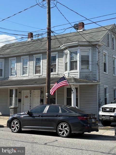 townhome / multi-family property featuring a chimney