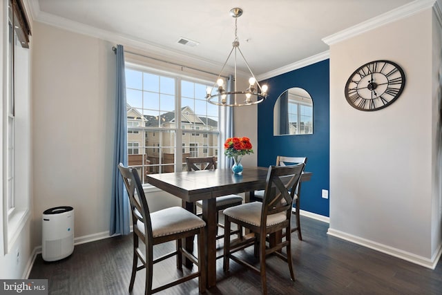 dining area featuring visible vents, baseboards, an inviting chandelier, dark wood-style floors, and crown molding