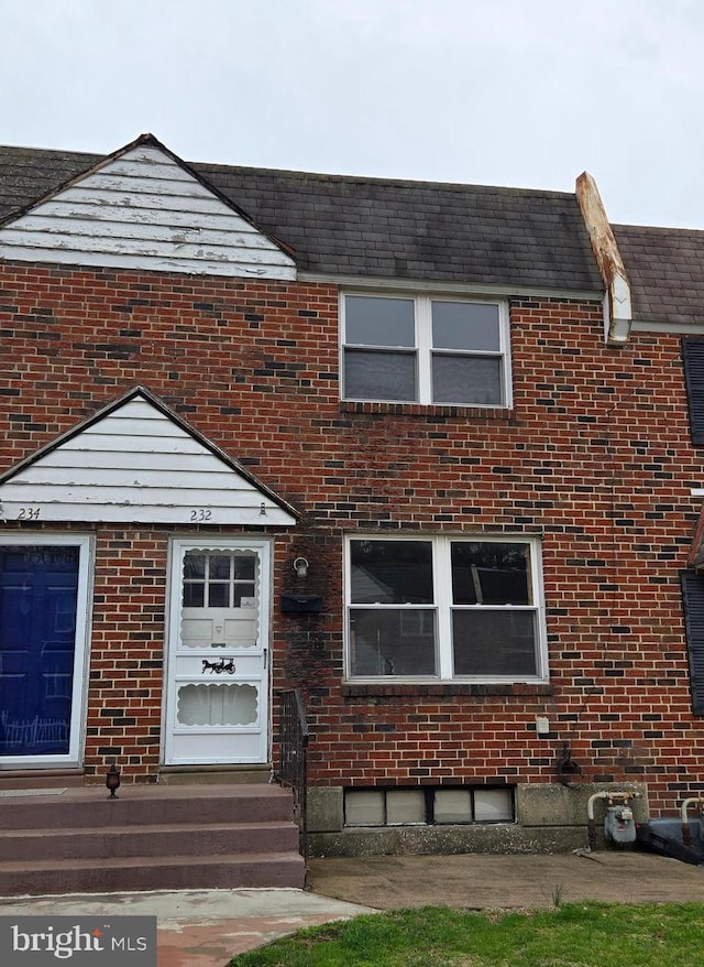 townhome / multi-family property with brick siding