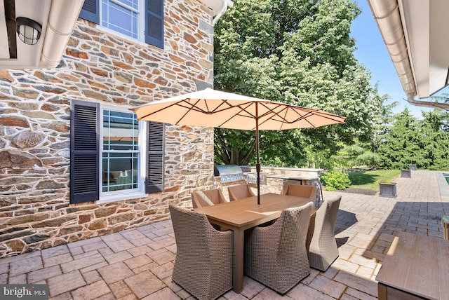 36437 Whispering Springs Ct, Purcellville, VA 20132 - view of patio featuring outdoor dining space