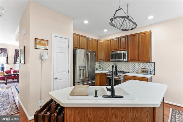 kitchen featuring baseboards, stainless steel appliances, light countertops, and decorative backsplash