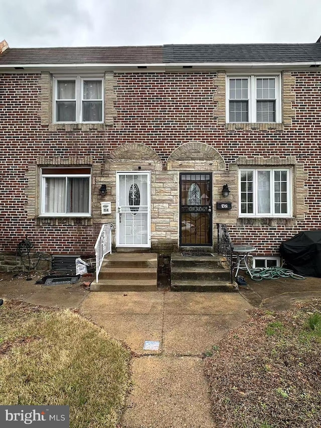 14 Winthrop Rd, Darby, PA 19023 - multi unit property featuring entry steps and brick siding