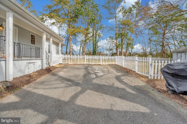 522 White Oak Rd, Fredericksburg, VA 22405 - view of yard featuring covered porch and fence