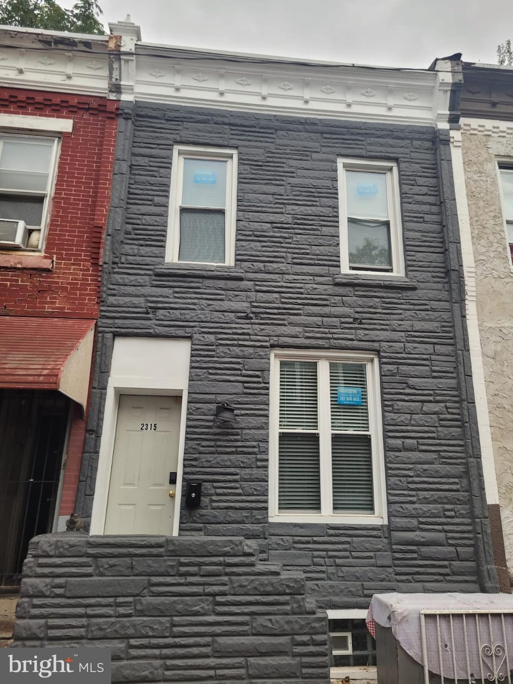 view of front of property featuring stone siding
