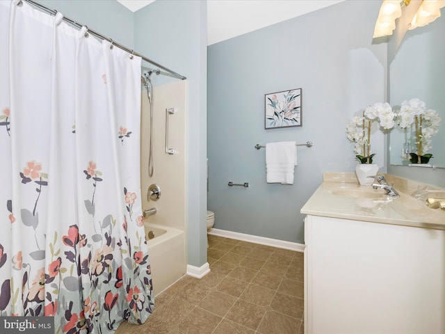 full bath featuring tile patterned floors, vanity, shower / tub combo with curtain, baseboards, and toilet