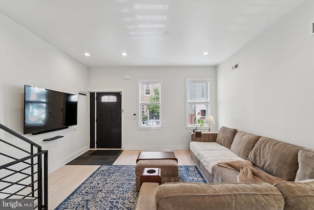 living room featuring wood finished floors, recessed lighting, and baseboards