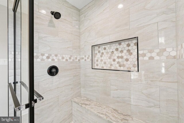 full bath with tiled shower