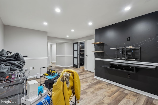 1070 Trevino Ln, Herndon, VA 20170 - kitchen featuring recessed lighting, baseboards, and wood finished floors