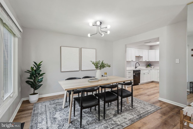 1070 Trevino Ln, Herndon, VA 20170 - dining area featuring light wood-type flooring, baseboards, and a notable chandelier