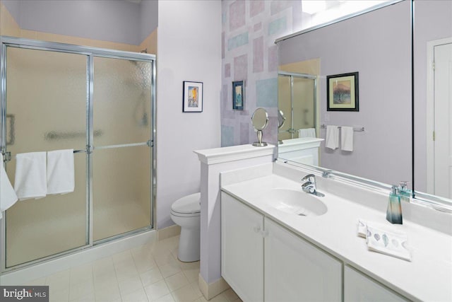 full bath featuring vanity, toilet, a stall shower, baseboards, and tile patterned flooring