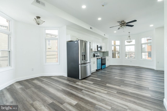 kitchen with a ceiling fan, stainless steel appliances, white cabinets, baseboards, and visible vents