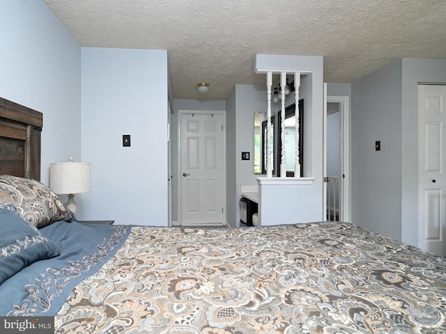 8554 Koluder Ct, Lorton, VA 22079 - bedroom with a closet and a textured ceiling