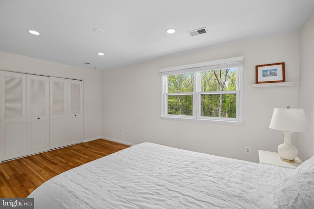 1004 Union Church Rd, Mclean, VA 22102 - bedroom featuring recessed lighting, wood finished floors, a closet, baseboards, and visible vents